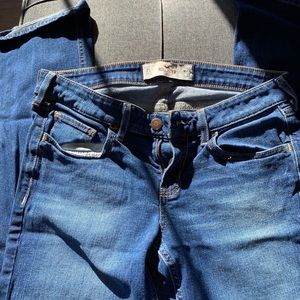Hollister jeans size 7s